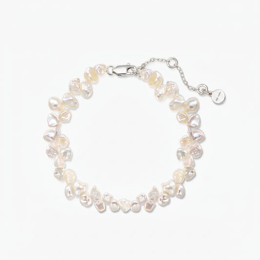 Adjustable keshi freshwater pearl bracelet with a rhodium‑plated 925 silver lobster clasp and extender chain on a white background.
